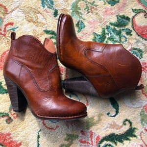 New Frye womens leather short boot size 10